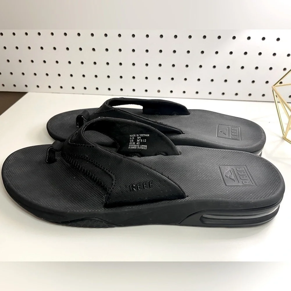 REEF Fanning Men's Bottle Opener Flip Flop, Arch Support, Durable Outsole 12M